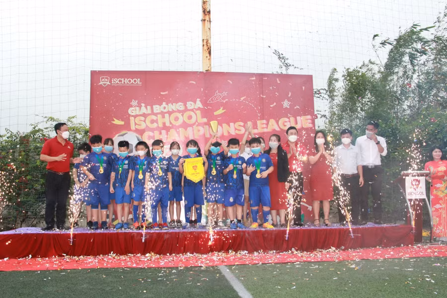 Lớp 4A1 giành ngôi vị vô địch khối lớp 4,5.