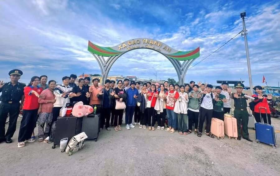 24 thí sinh Trường THCS-THPT tự tin trước Kỳ thi tốt nghiệp THPT 2024. 24 thí sinh Trường THCS-THPT tự tin trước Kỳ thi tốt nghiệp THPT 2024.