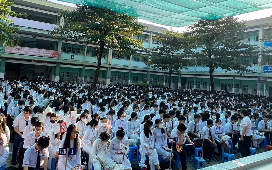 Diễn giả Vy Tô chia sẻ về phương pháp học tiếng Anh tư duy Linearthinking tại buổi Talkshow.