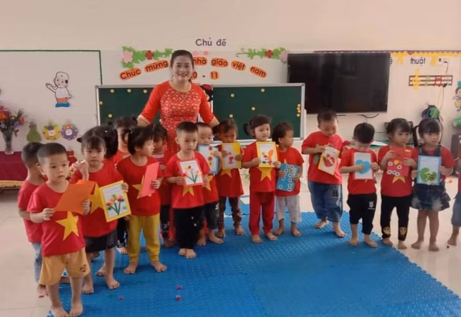 Một tiết học của lớp 3 tuổi do cô Hoàng Thị Thắm chủ nhiệm.