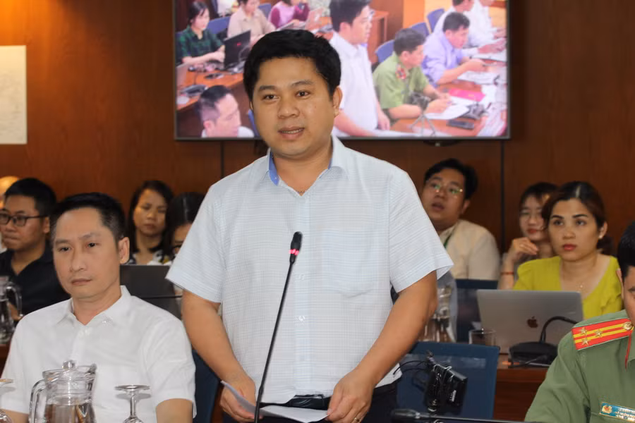Ông Hồ Tấn Minh thông tin tại buổi họp báo.