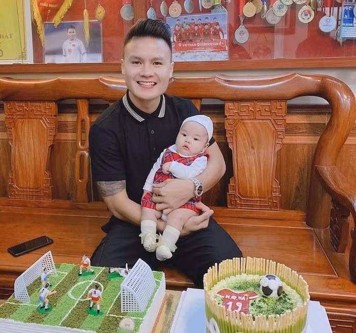 Công Vinh, Công Phượng, Quang Hải xăm gì trên cơ thể? ảnh 12