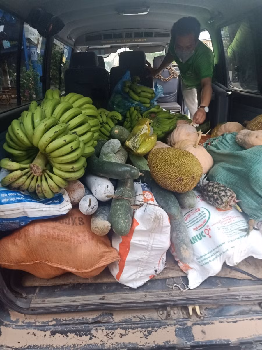 Những nhu yếu phẩm của người dân Hà Tĩnh ủng hộ lực lượng tuyến đầu và người dân Nghệ An chống dịch