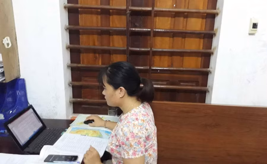 Nhà trường tổ chức học trực tuyến để ứng phố với dịch bệnh và thiên tai