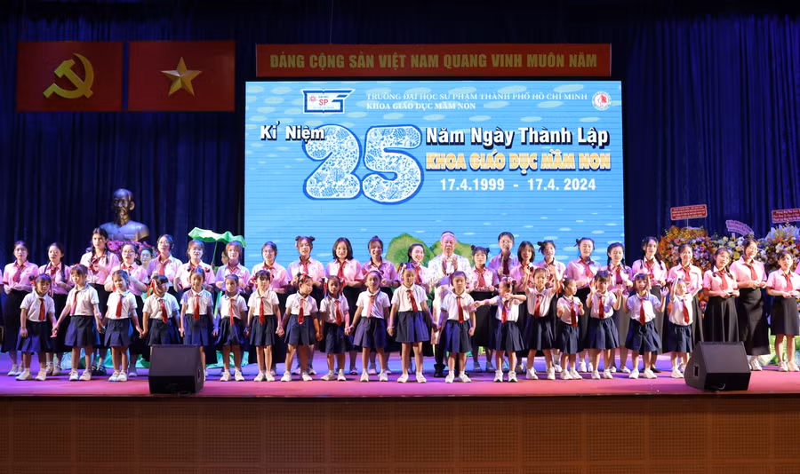 Ngày 17/4/1999, Khoa Giáo dục Mầm non, Trường Đại học TPHCM chính thức được thành lập.