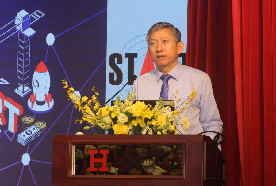Ông Dương Trí Dũng phát biểu tại vòng chung kết cấp thành phố cuộc thi “Học sinh, sinh viên với ý tưởng khởi nghiệp”.