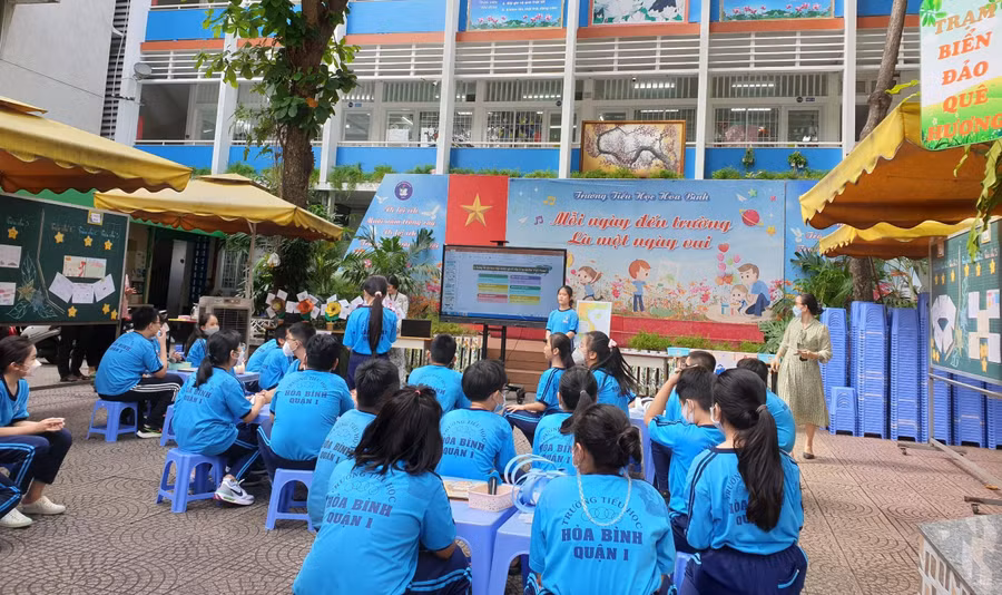 Trường tiểu học Hoà Bình luôn đẩy mạnh các hoạt động trải nghiệm hướng nghiệp cho học sinh.