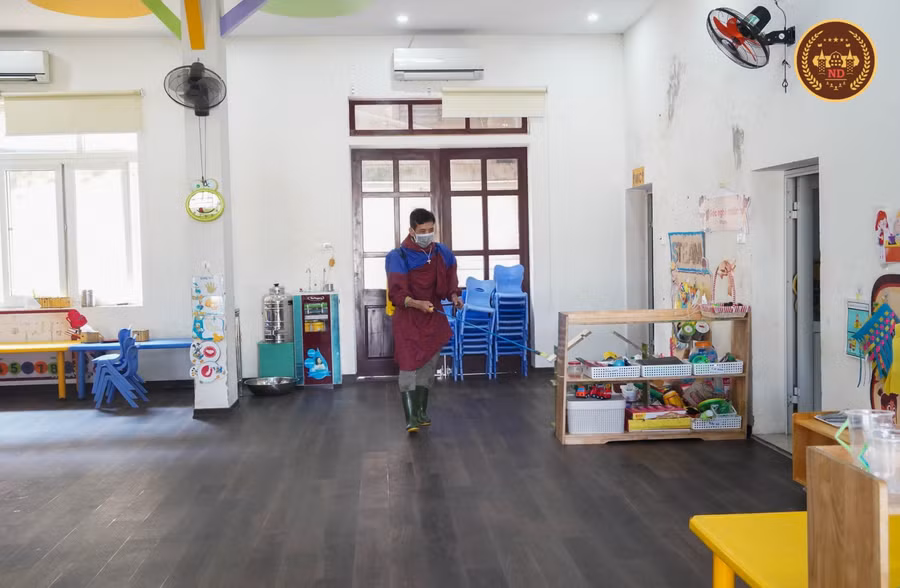 Từ sáng nay (6/5), trường Mầm non Tư thục Nguyễn Du tạm thời đóng cửa do liên quan đến 2 ca tái nhiễm Covid-19