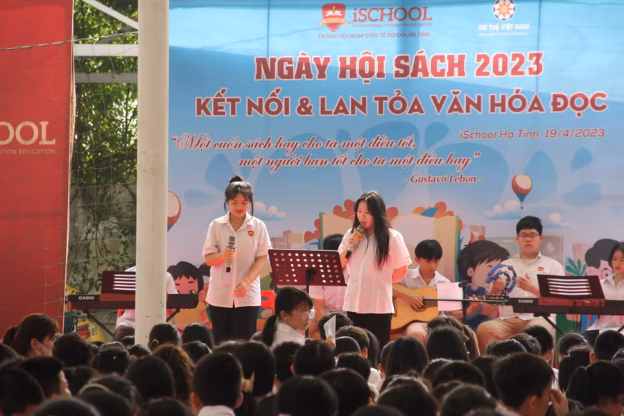 Một số tiết mục văn nghệ của cô và trò trường iSchool Hà Tĩnh.