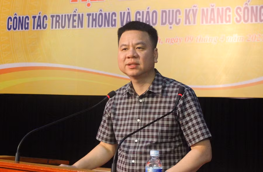 Ông Triệu Ngọc Lâm (Tổng biên tập Báo GD&amp;TĐ) làm diễn giả tại buổi tập huấn