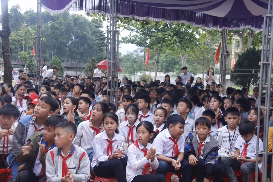 Chương trình có sự tham dự của hàng trăm học sinh đến từ các cấp học trên địa bàn huyện Hương Khê
