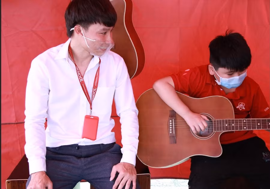 Khu vực trải nghiệm của Tổ Âm nhạc Science Exhibition - Sức mạnh êm dịu, đa dạng các loại hình nhạc cụ...