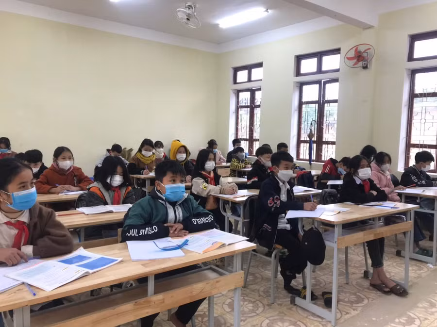 Cùng với việc chuẩn bị kiến thức, GV Trường THCS Hương Lâm (huyện Hương Khê) thường xuyên liên lạc với bậc phụ huynh để động viên, các em trước kỳ thi chuyển cấp.