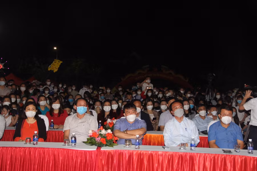Đại biểu Sở ban ngành và đại diện lãnh đạo TP Hà Tĩnh tham dự đêm giao lưu "Kể chuyện theo sách".