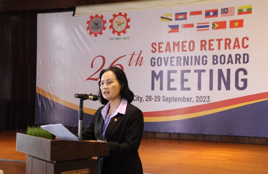 TS Hồ Thanh Mỹ Phương, Giám đốc Trung tâm SEAMEO RETRAC phát biểu khai mạc phiên họp Hội đồng quản trị. TS Hồ Thanh Mỹ Phương, Giám đốc Trung tâm SEAMEO RETRAC phát biểu khai mạc phiên họp Hội đồng quản trị.