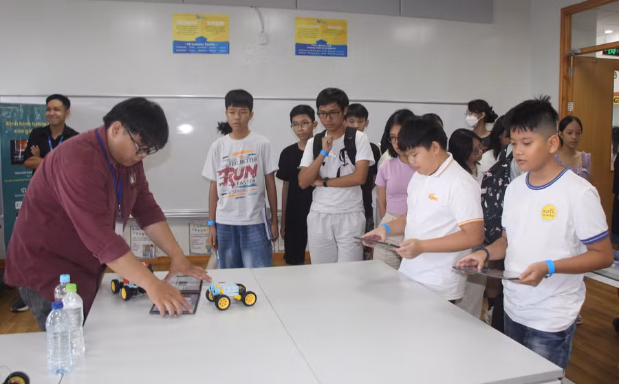 Nhiều hoạt động bổ ích tại chương trình “Hè phiêu lưu ký tại vùng đất của thủ lĩnh Đại Bàng”thu hút trẻ tham gia.