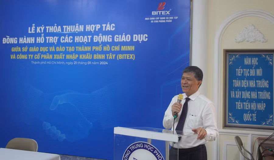 Ông Nguyễn Văn Hiếu phát biểu tại buổi lễ ký kết.