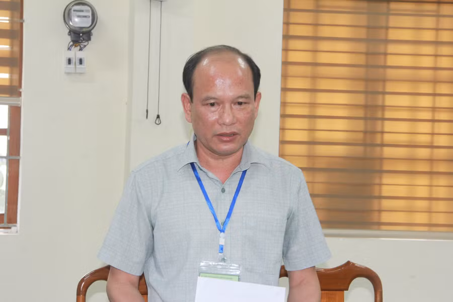 Ông Nguyễn Quốc Anh, Phó Giám đốc Sở GD&ĐT Hà Tĩnh, Trưởng ban chấm thi trắc nghiệm tại Hà Tĩnh báo cáo tại buổi làm việc. Ông Nguyễn Quốc Anh, Phó Giám đốc Sở GD&ĐT Hà Tĩnh, Trưởng ban chấm thi trắc nghiệm tại Hà Tĩnh báo cáo tại buổi làm việc.