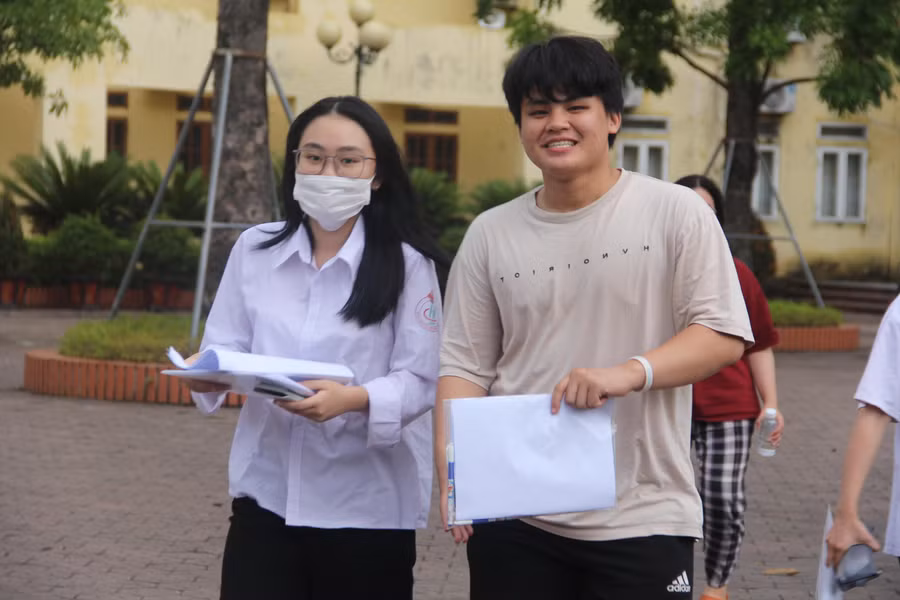 Đề Ngoại ngữ "dễ thở", nhiều thí sinh hoàn thành bài thi chỉ mất 30 phút.