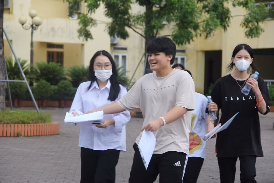 Theo các thí sinh đề thi năm nay có sự phân hóa cao và khó giành điểm 10 tuyệt đối.
