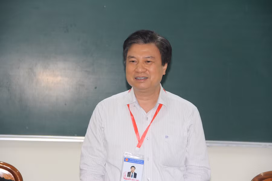 Thứ trưởng Nguyễn Hữu Độ ghi nhận công tác triển khai chấm thi tốt nghiệp THPT tại Hà Tĩnh được chuẩn bị chu đáo, đảm bảo chặt chẽ, bám sát quy chế của Bộ GD&ĐT. Thứ trưởng Nguyễn Hữu Độ ghi nhận công tác triển khai chấm thi tốt nghiệp THPT tại Hà Tĩnh được chuẩn bị chu đáo, đảm bảo chặt chẽ, bám sát quy chế của Bộ GD&ĐT.