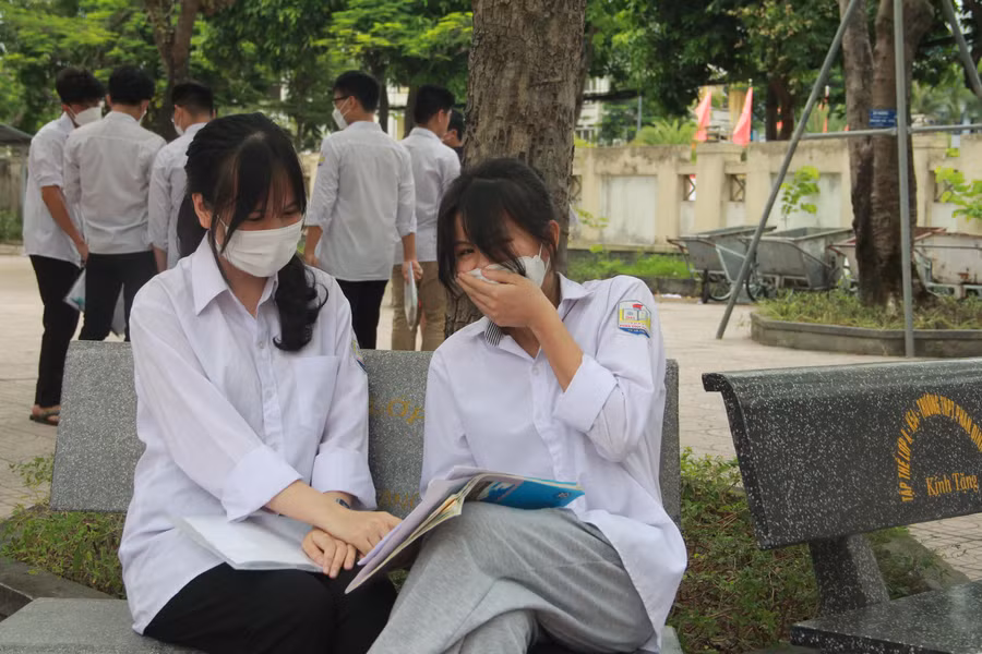Nhiều thí sinh cũng nhận xét đề thi Địa lý năm nay vừa sức. Nhiều thí sinh cũng nhận xét đề thi Địa lý năm nay vừa sức.