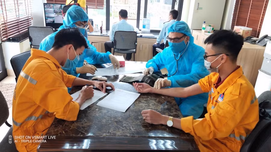 Tổ chức khám sức khỏe cho người lao động khi bước vào khu vực làm việc an toàn đặc biệt