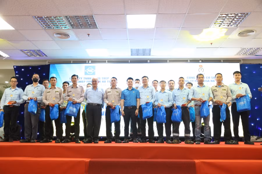 Với phương châm “nhân viên là tài sản quý giá nhất của công ty”, Formosa Hà Tĩnh khẳng định tiếp tục làm tốt công tác phúc lợi đảm bảo đời sống cho người lao động. Với phương châm “nhân viên là tài sản quý giá nhất của công ty”, Formosa Hà Tĩnh khẳng định tiếp tục làm tốt công tác phúc lợi đảm bảo đời sống cho người lao động.
