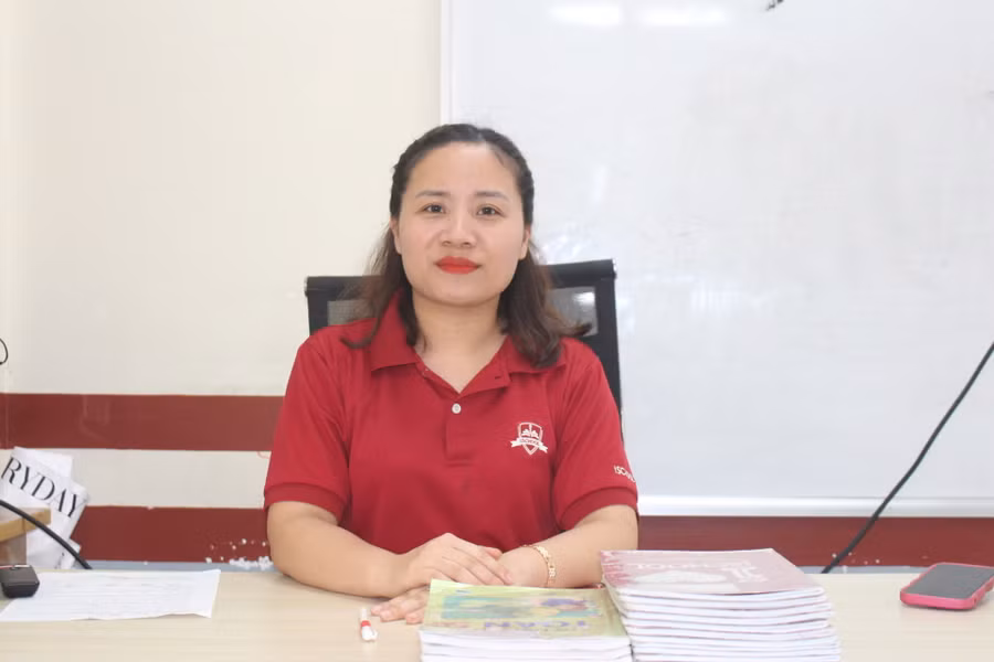 Cô giáo Lê Thị Cẩm Tú - GVCN lớp 5A2, Trường Hội nhập Quốc tế iSChool Hà Tĩnh.