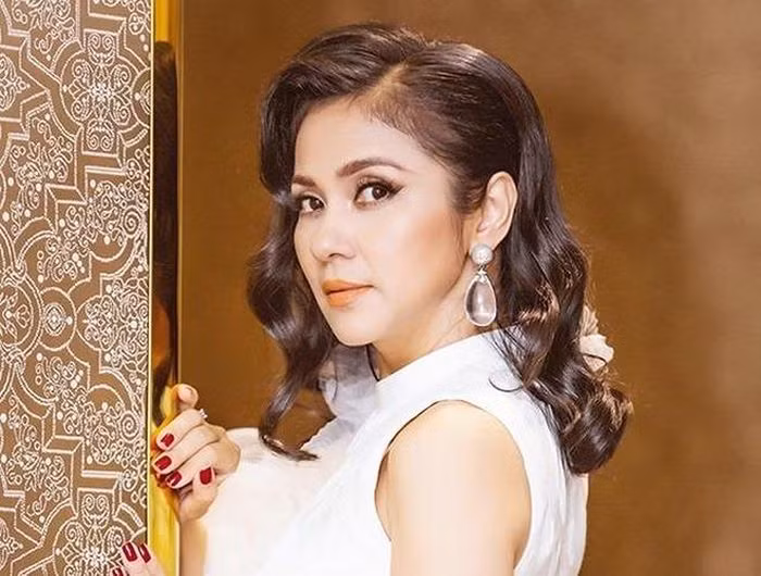 Năm 2019, Việt Trinh khiến nhiều người ngưỡng mộ khi đăng ký hiến tạng sau khi mất. Cô hi vọng hành động thiết thực của mình có thể giúp đỡ được nhiều người.