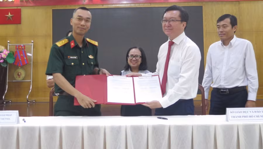 Sở GD&amp;ĐT TPHCM ký kết biên bản hợp tác ghi nhớ với Viettel hướng tới xây dựng hệ sinh thái trường học số.