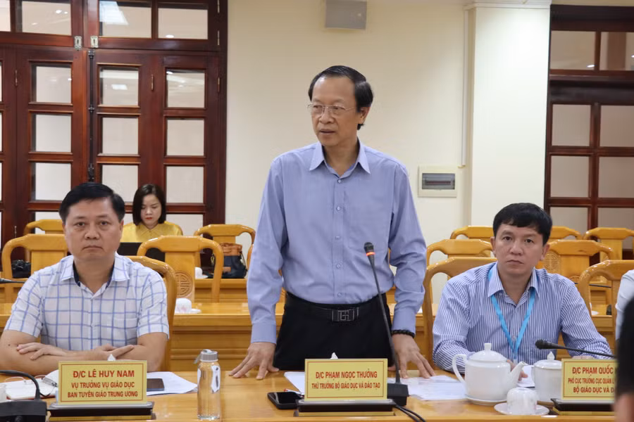 Thứ trưởng Phạm Ngọc Thưởng ghi nhận công tác chuẩn bị tốt Kỳ thi tốt nghiệp THPT tại Hà Tĩnh.