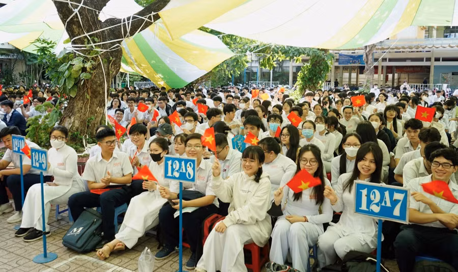 Học sinh hào hứng với buổi sinh hoạt chuyên đề.