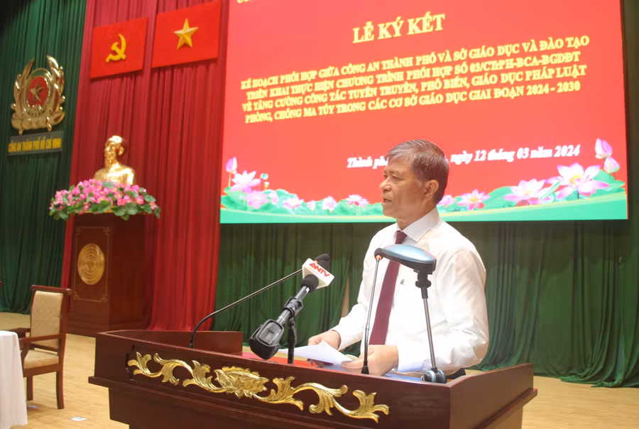 Ông Nguyễn Văn Hiếu yêu cầu nhân rộng tấm gương điển hình trong trường học.