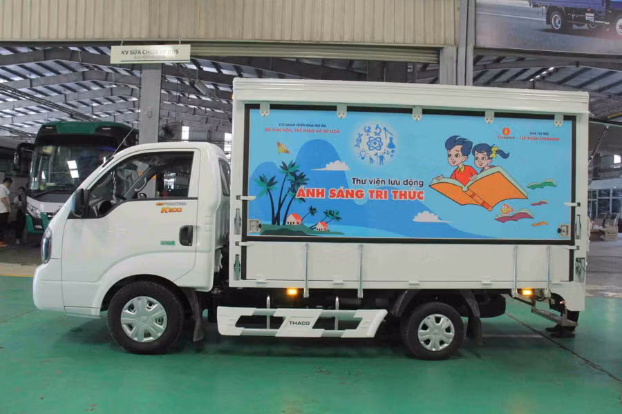 Chiếc xe ô tô thư viện lưu động nhỏ gọn, đa dụng.