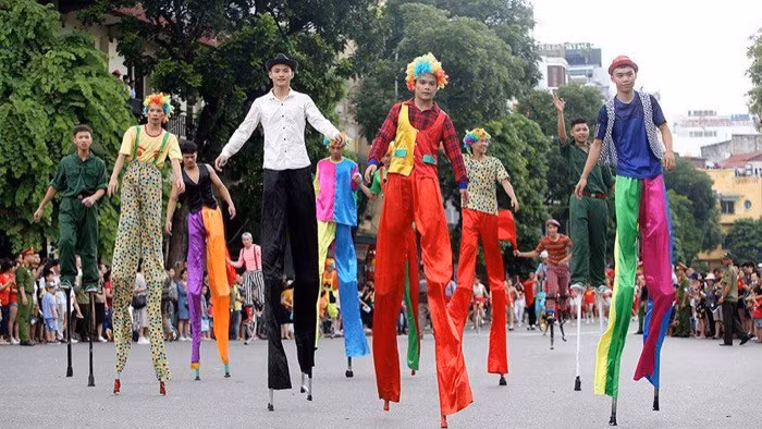 Trình diễn đi cà kheo