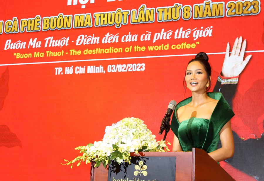 Hoa hậu H'Hen Niê chia sẻ tại buổi họp báo.