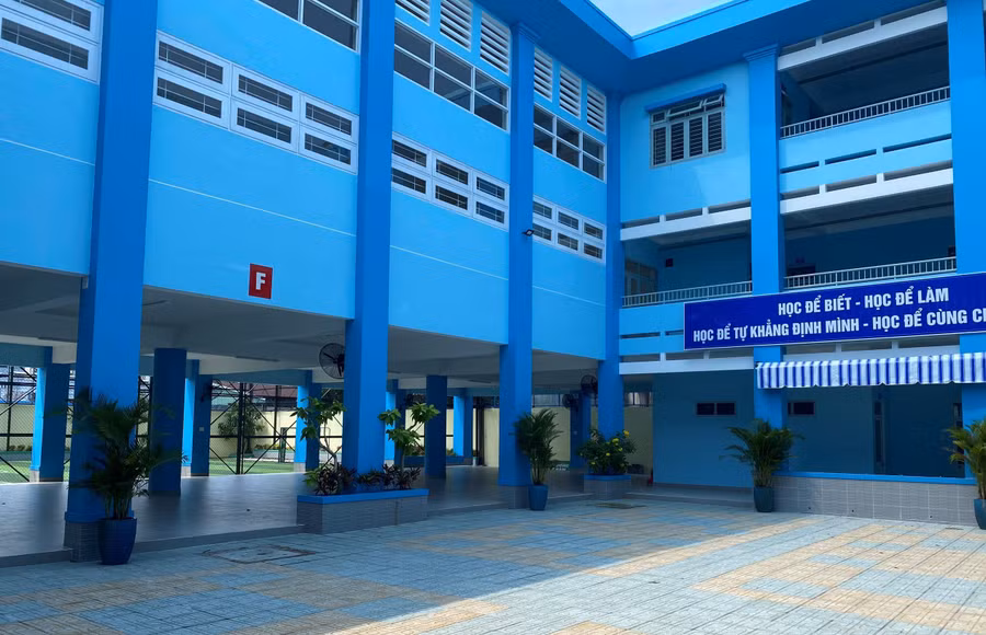 Năm nay TPHCM xây mới thêm nhiều phòng học để giảm áp lực trường lớp cho các đơn vị. Năm nay TPHCM xây mới thêm nhiều phòng học để giảm áp lực trường lớp cho các đơn vị.