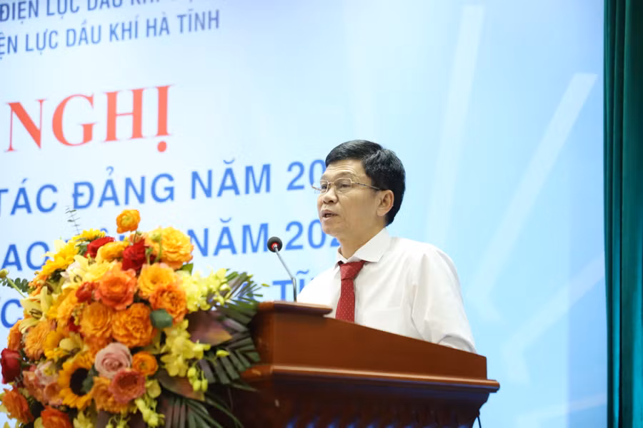 Nguyễn Xuân Hà - Phó Chủ tịch Công đoàn TCT phát biểu tại Hội nghị.