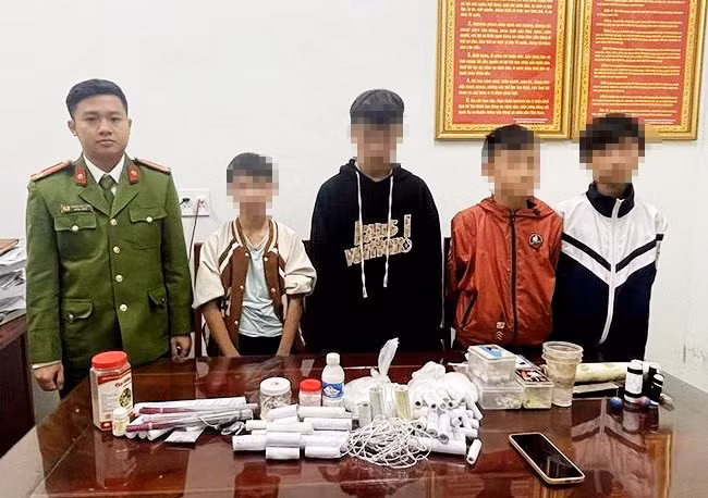 Một số vật liệu tiền chất gây cháy nổ bị cơ quan chức năng thu giữ.