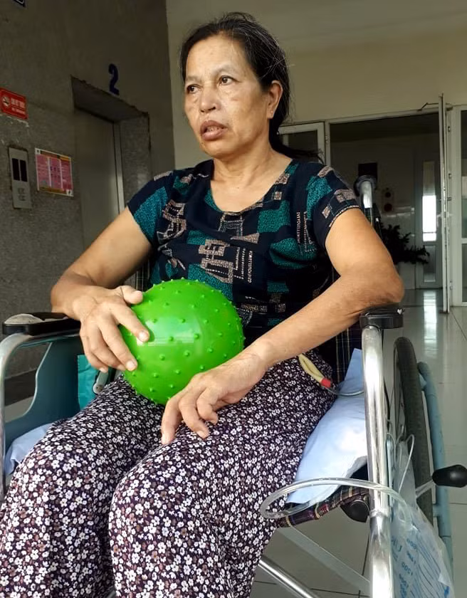 Hiện mẹ Hà đang lưu trú điều trị tại Bệnh viện Điều dưỡng phục hồi chức năng Trung ương Sầm Sơn - Thanh Hóa.