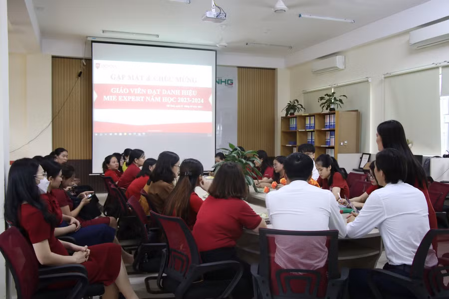 BGH Trường Hội nhập Quốc tế iSchool Hà Tĩnh vừa tổ chức gặp mặt và chúc mừng 24 GV. BGH Trường Hội nhập Quốc tế iSchool Hà Tĩnh vừa tổ chức gặp mặt và chúc mừng 24 GV.