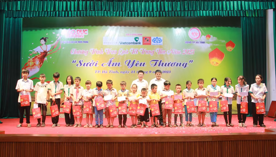 Chương trình là hoạt động ý nghĩa và thiết thực thể hiện sự quan tâm của toàn xã hội chăm lo cho học sinh có hoàn cảnh đặc biệt khó khăn.