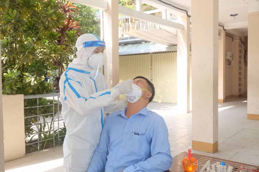 Lấy mẫu xét nghiệm Covid - 19