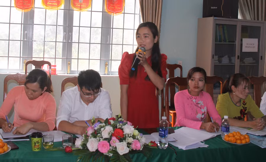 Giáo viên Trường PTDT bán trú Tiểu học Vừ A Dính chia sẻ về việc thực hiện giảng dạy chương trình mới. Giáo viên Trường PTDT bán trú Tiểu học Vừ A Dính chia sẻ về việc thực hiện giảng dạy chương trình mới.