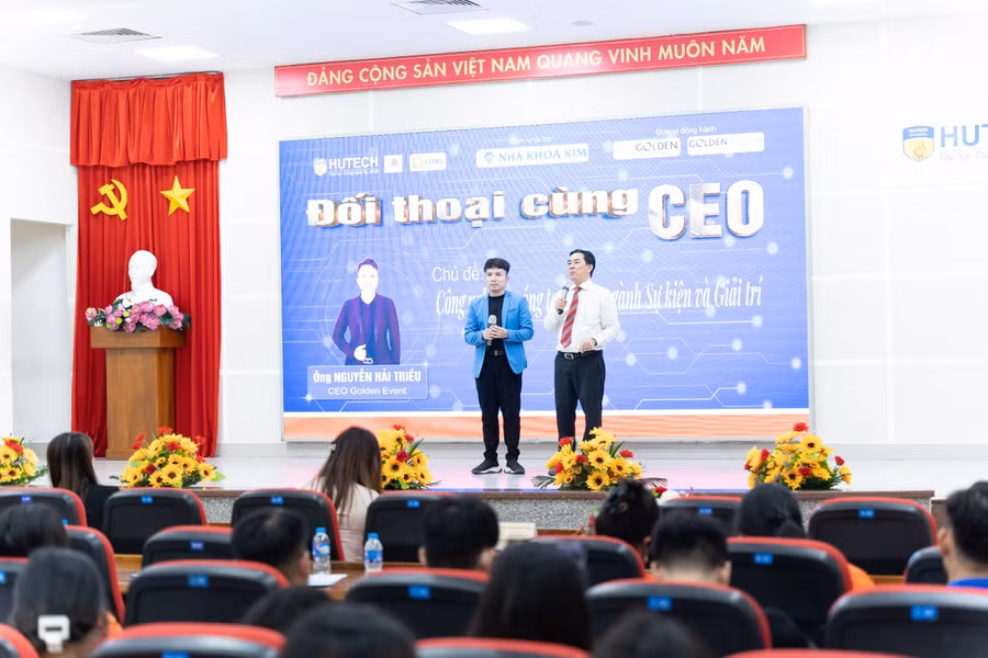 Chuyên gia chia sẻ tại buổi đối thoại.