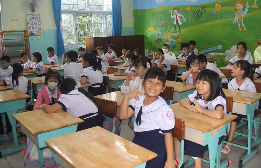 Các em học sinh đều phấn khởi khi trở lại lớp.