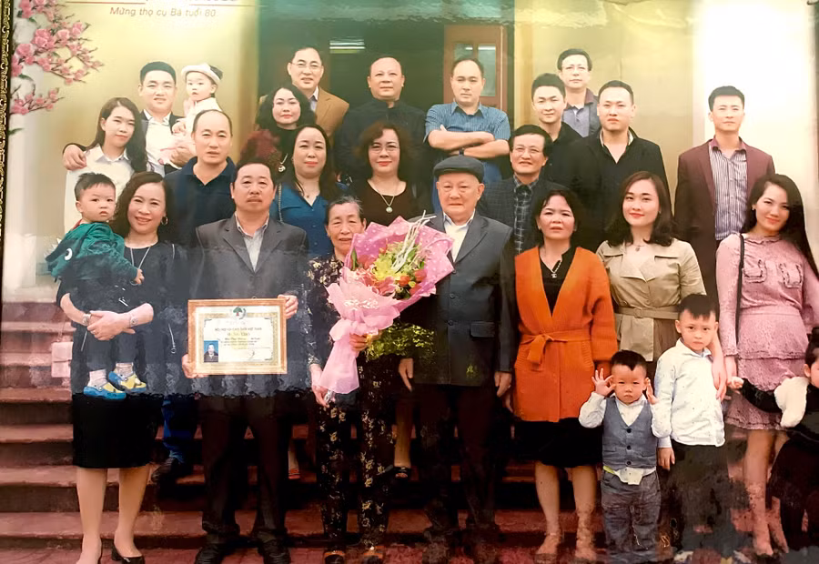 Đại gia đình cựu chiến binh Bùi Vỹ.