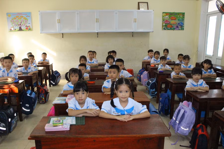 Trong ngày đầu tiên các em được làm quen với bạn bè và sẽ ra về lúc 10h.