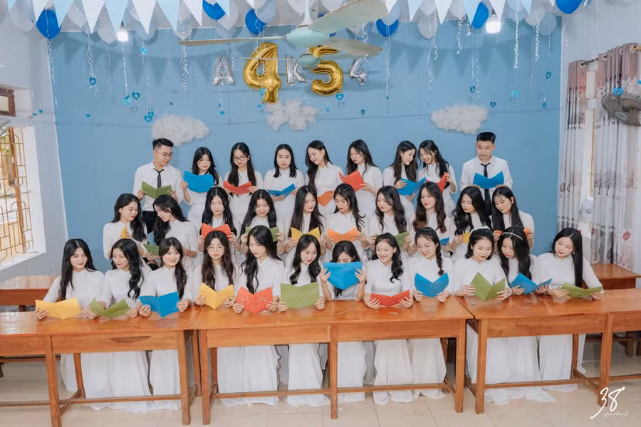 Lớp 12A4 có 39/41 học sinh đạt điểm 9 trở lên ở môn Ngữ văn.